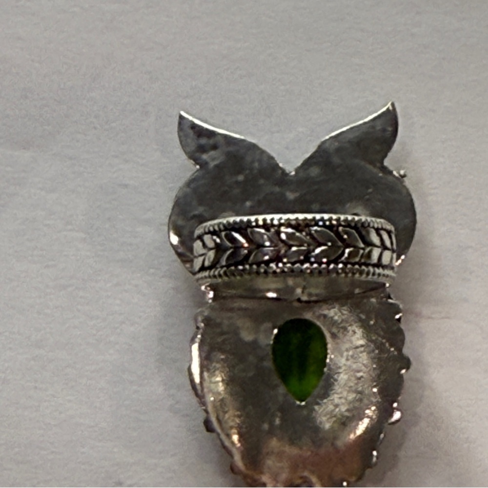 🆕 “Wise Glow: Artisan Peridot Owl Ring in Sterling Silver” Size 7 🆕 - Picture 12 of 16